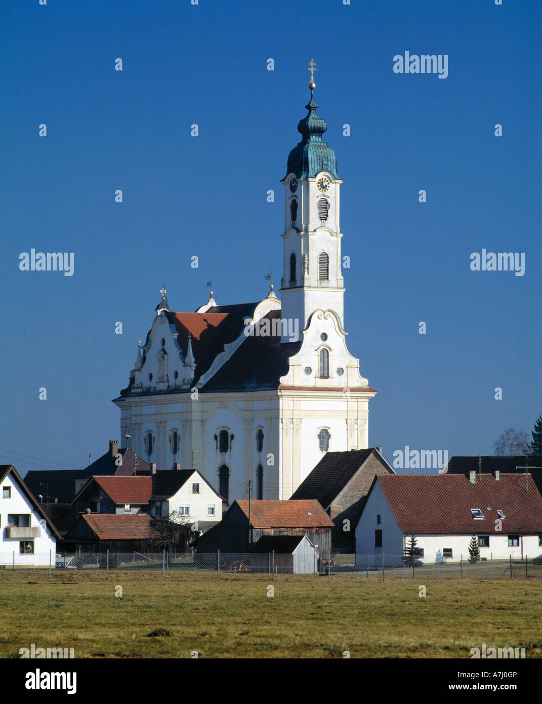 Ortspanorama von Steinhausen mit Wallfahrtskirche, Bad Schussenried-Steinhausen, Oberschwaben, Baden-Wuerttemberg Foto Stock