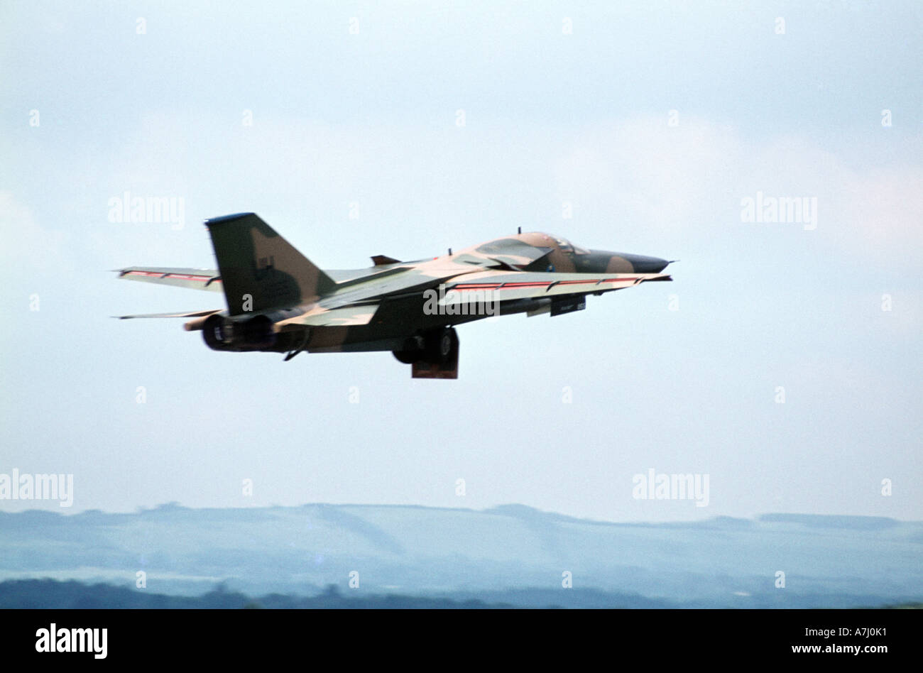 General Dynamics F111 swing wing Tactical Fighter bomber al decollo Foto Stock
