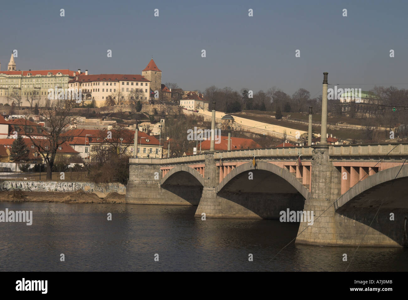 Manesuv più bridge Praga cercando di riva occidentale del fiume vltalva Foto Stock