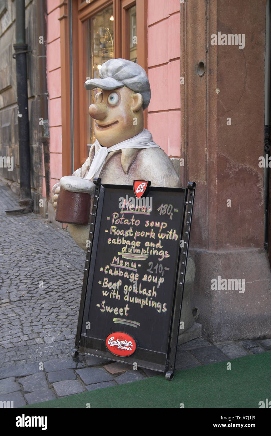 Svejk come figura pubblicità ristorante ceco via Nerudova mala strana piccolo quartiere Praga Foto Stock