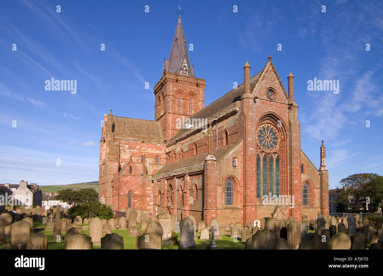 cattedrale di dh St Magnus KIRKWALL ORKNEY Graveyard orkneys Foto Stock