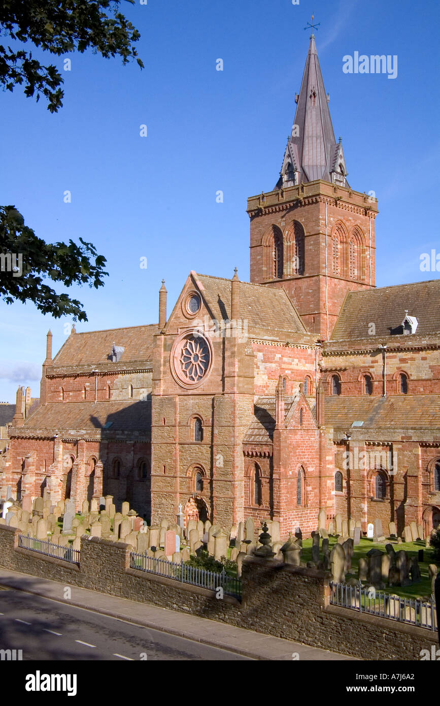 cattedrale di dh St Magnus CATTEDRALE DI KIRKWALL ORKNEY e cimitero Foto Stock