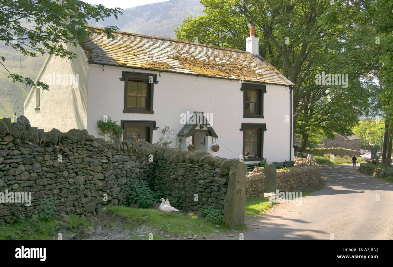 Cottage vicino Buttermere Parco Nazionale del Distretto dei Laghi Cumbria Inghilterra England Foto Stock