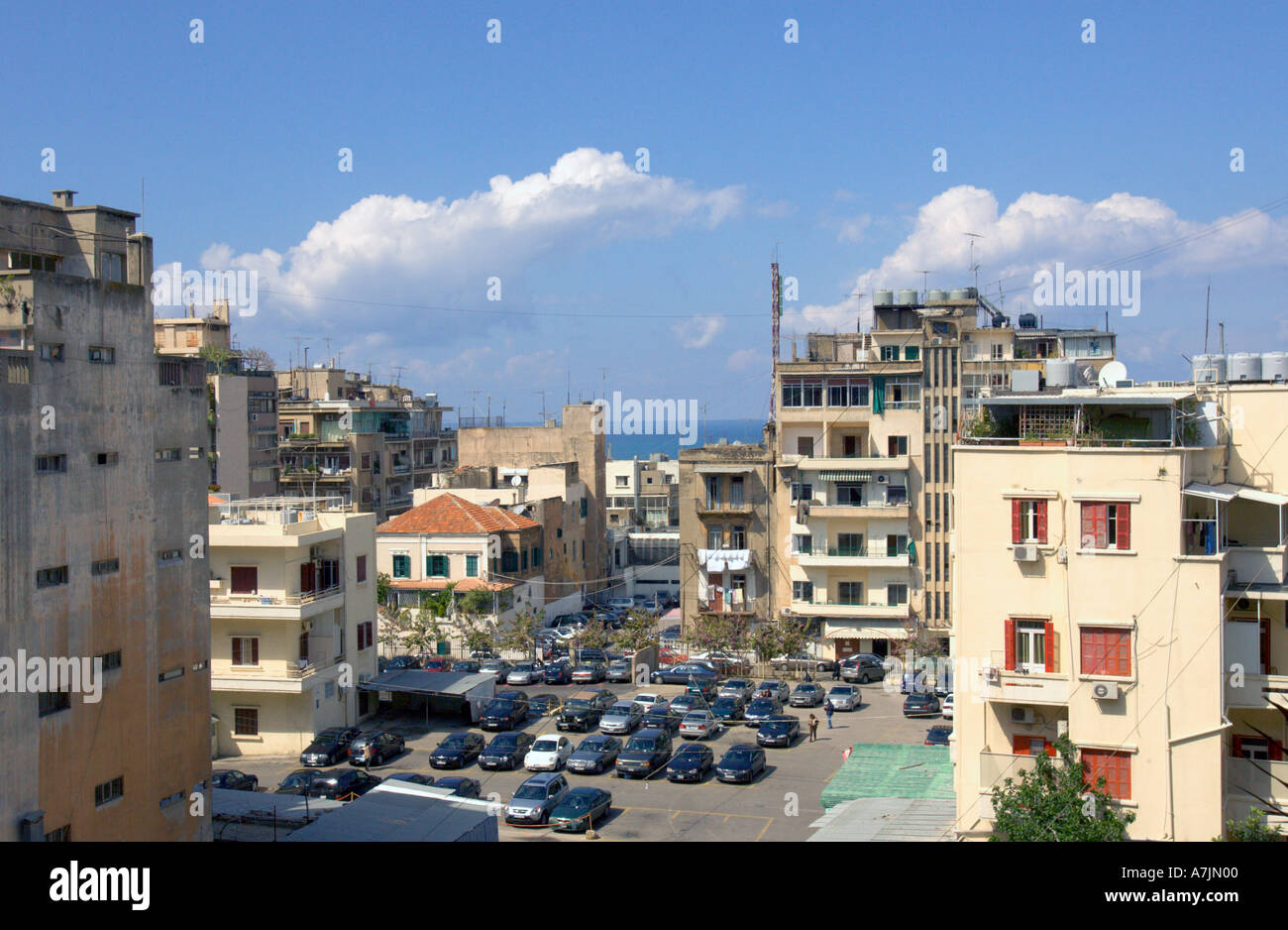 Il Libano BEIRUT edifici di appartamenti nel centro di Beirut con una vista del mare Mediterraneo Foto Stock