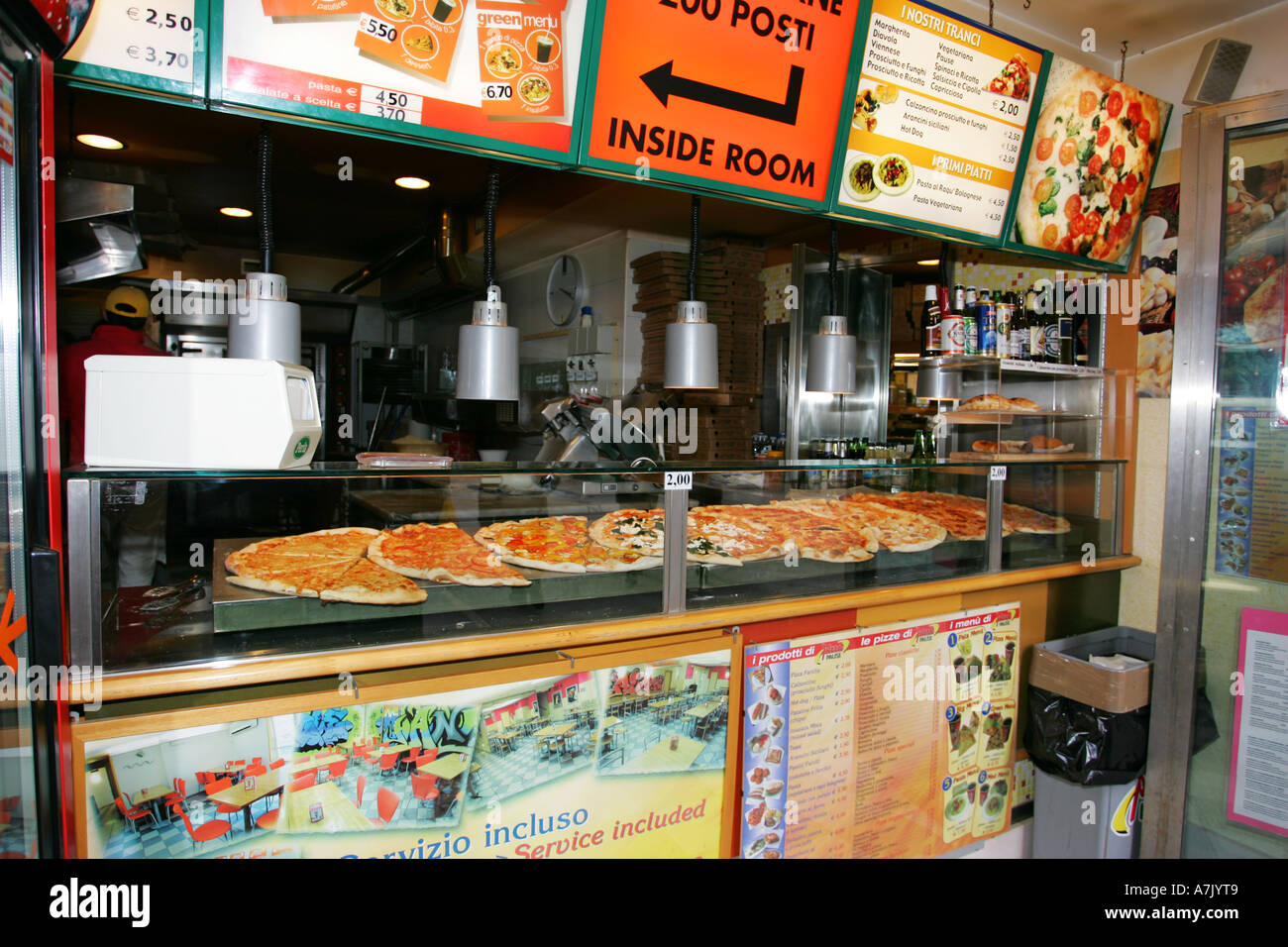 Prendere via italiano vera pizzeria ristorante eatery con deliziosa pizza centrale contatore Venezia Italia Europa Foto Stock