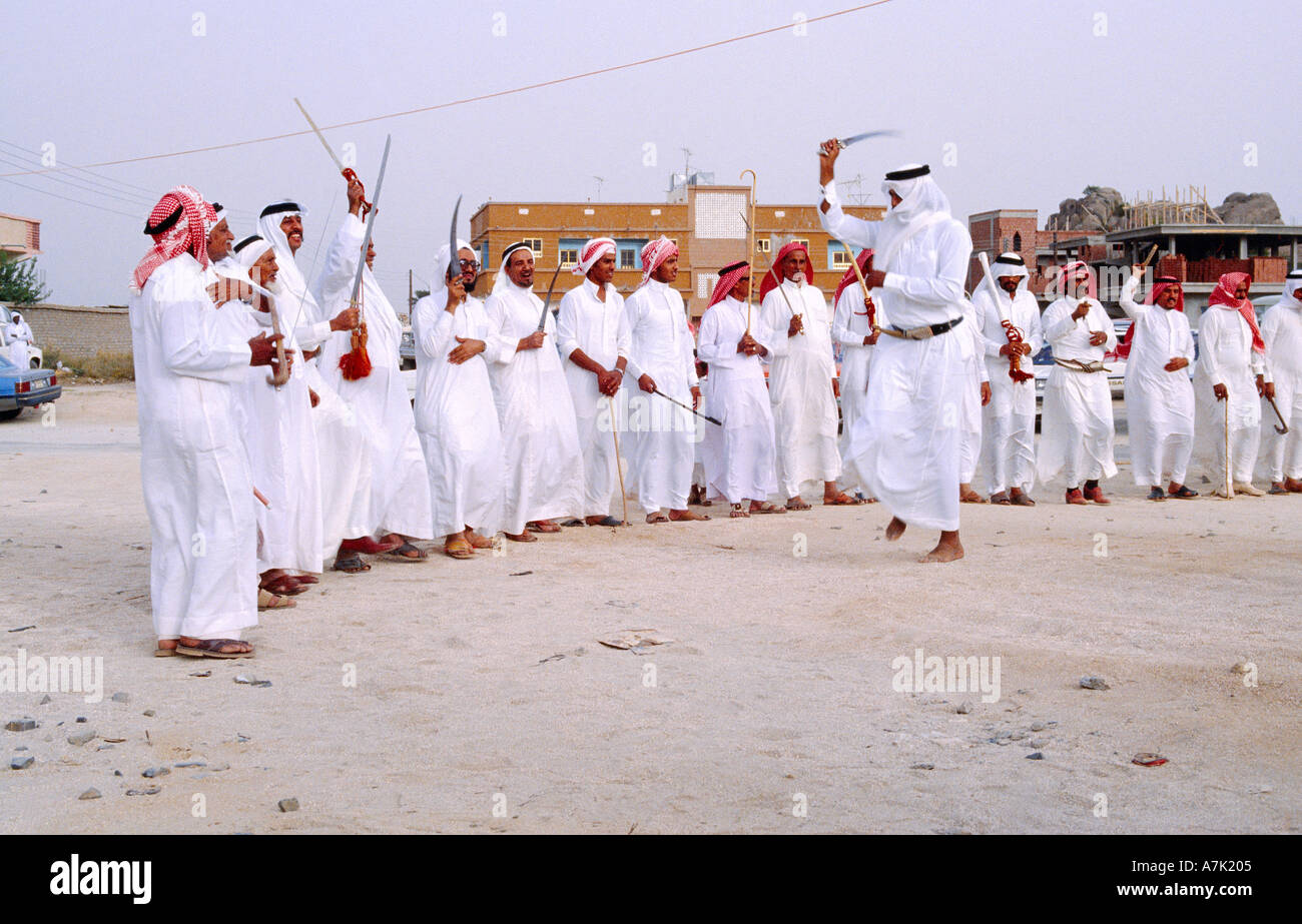 Arabia Saudita uomini balli popolari Foto Stock