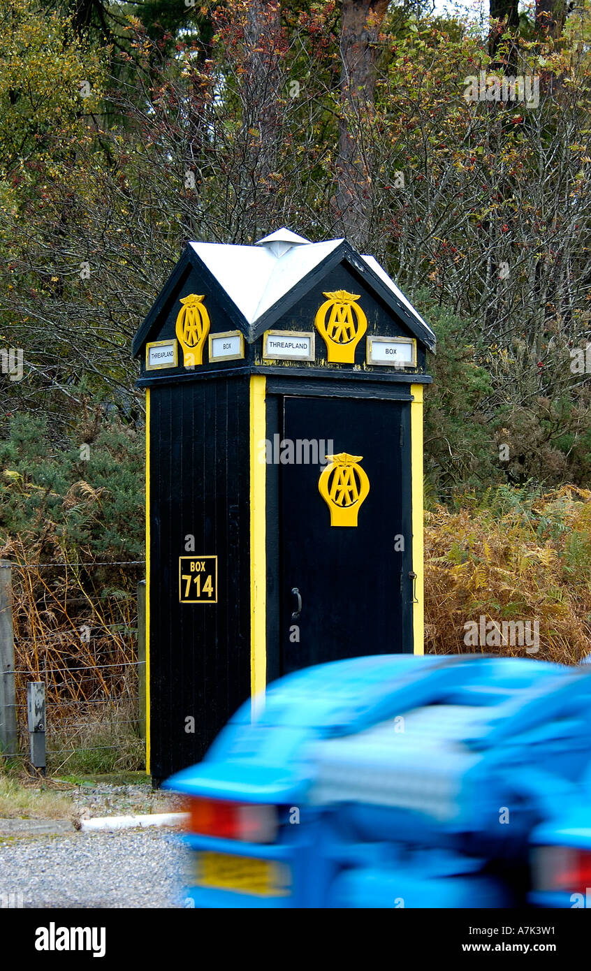 AA gli automobilisti telefono di emergenza box nelle vicinanze del Elgin Scozia Scotland Foto Stock
