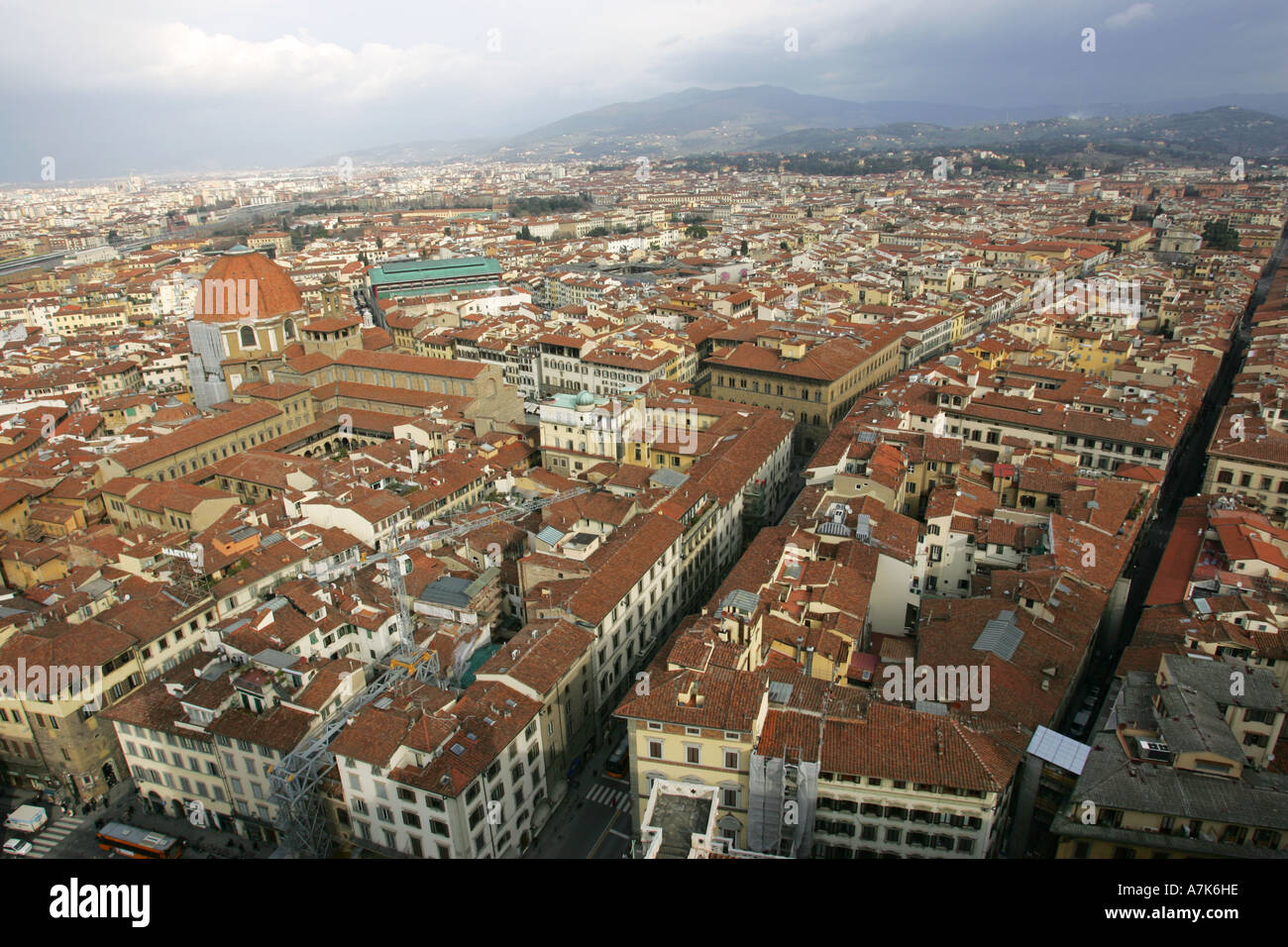 Vista aerea vista della città di cotto rosso tetti in tutta Firenze Firenze Toscana Italia Europa UE Foto Stock