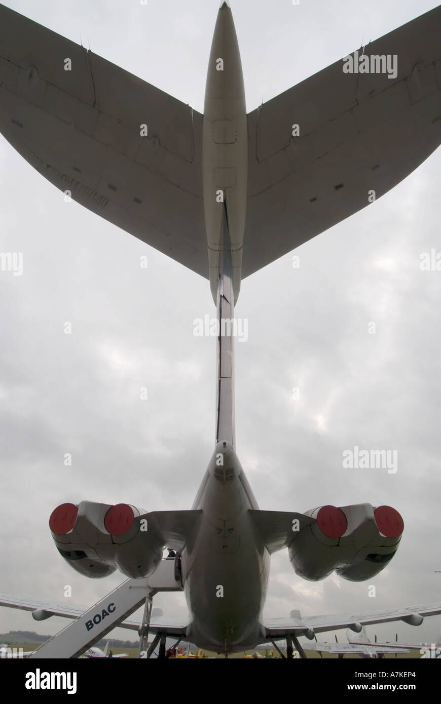 Mostra all'aperto del Museo della Guerra Imperiale di Duxford BOAC Cunard Super VC10 passeggeri jet di linea aereo estremità silhouette pf fusoliera Inghilterra Regno Unito Foto Stock