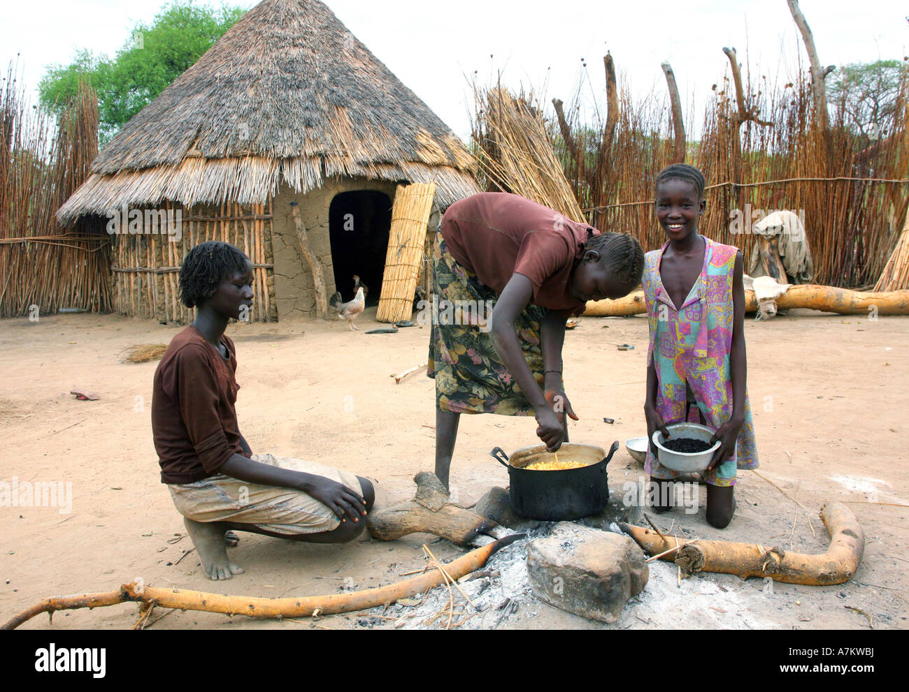 Etiopia - Casa della tribù Nuer - Ociomi Village Foto Stock