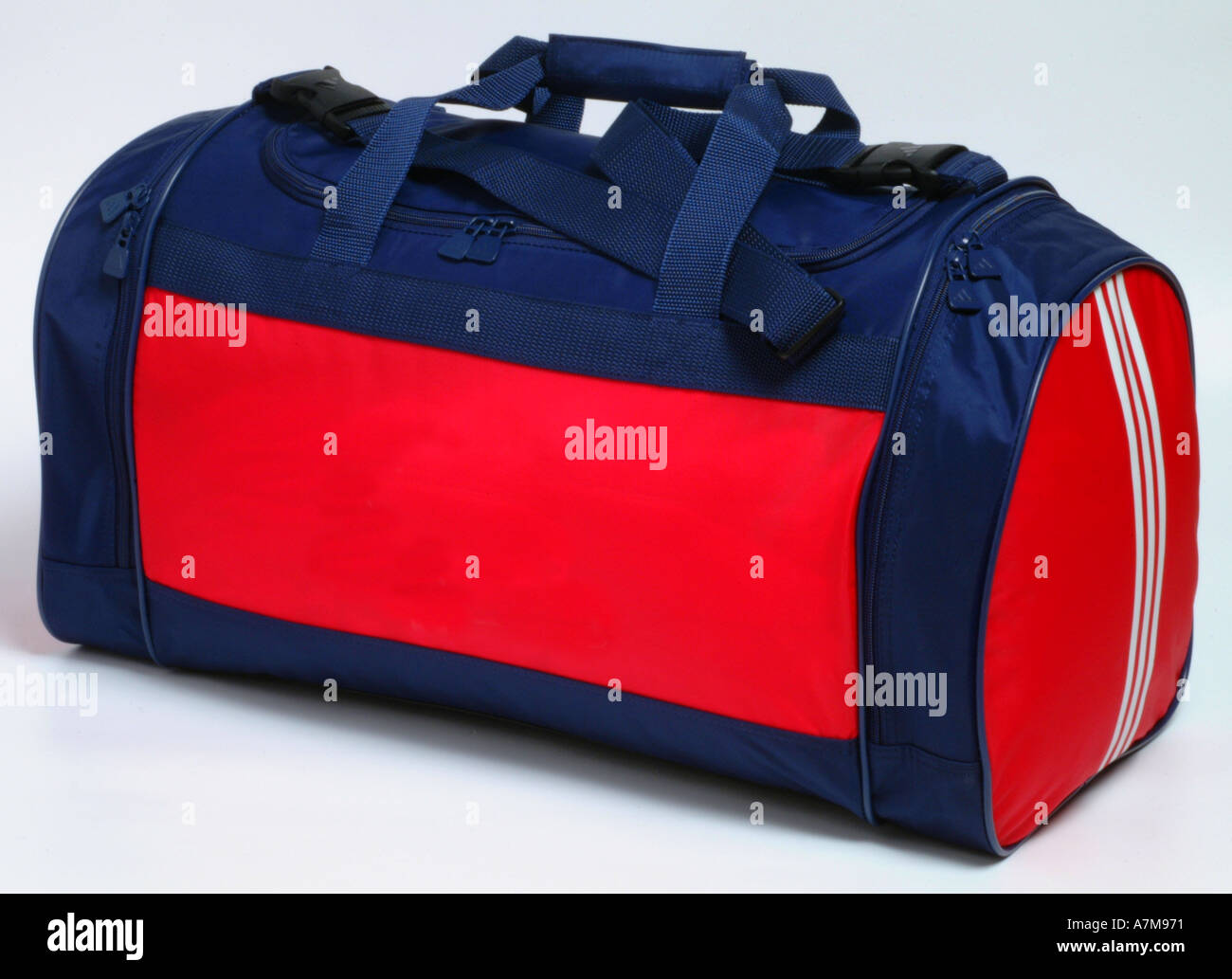 Borsa sportiva borsa sportiva rosso blu casa vacanza corsa atletica contenitore multiuso forte in nylon Foto Stock