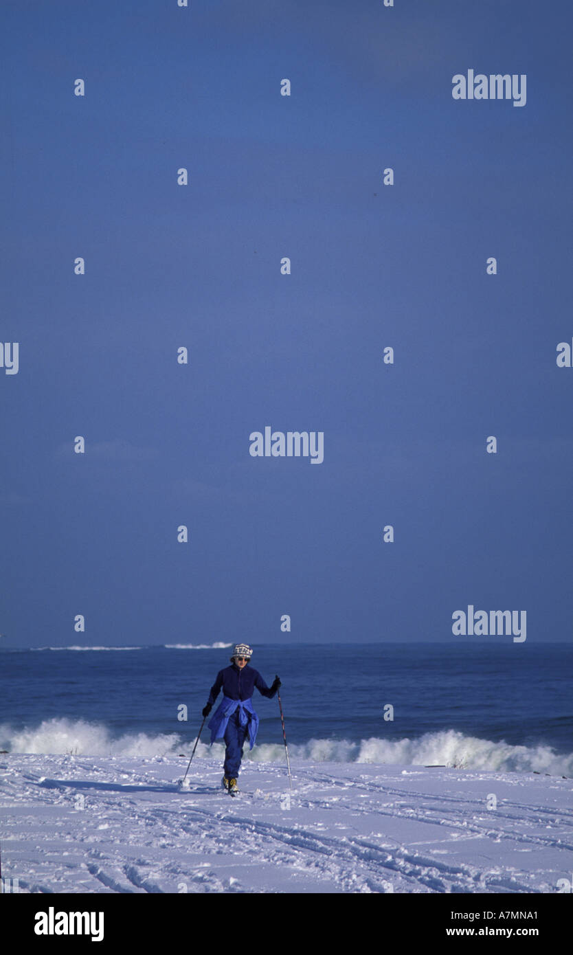 America del Nord, noi, NH, lo sci di fondo accanto all'Oceano Atlantico. Seacoast. (MR) Foto Stock