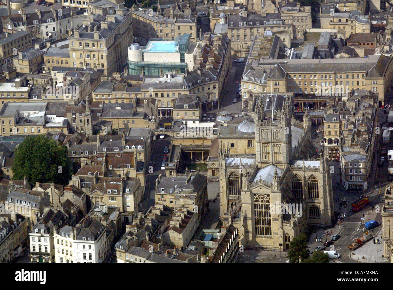 Lo storico Patrimonio Mondiale UNESCO Città di Bath in Somerset, Inghilterra, come visto dall'aria. Foto Stock