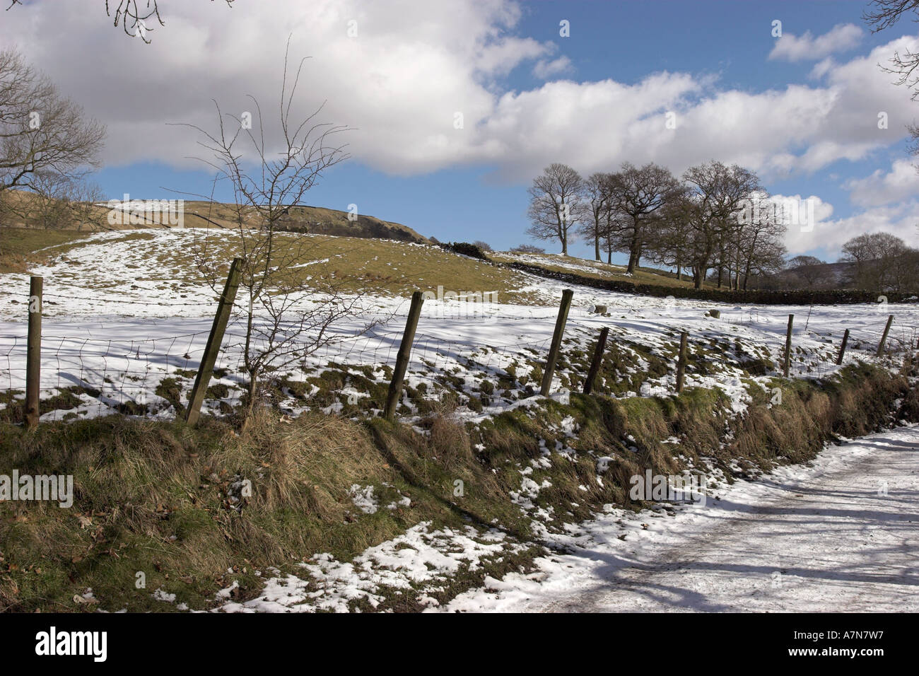 Fusione di neve a Wycoller Country Park Foto Stock