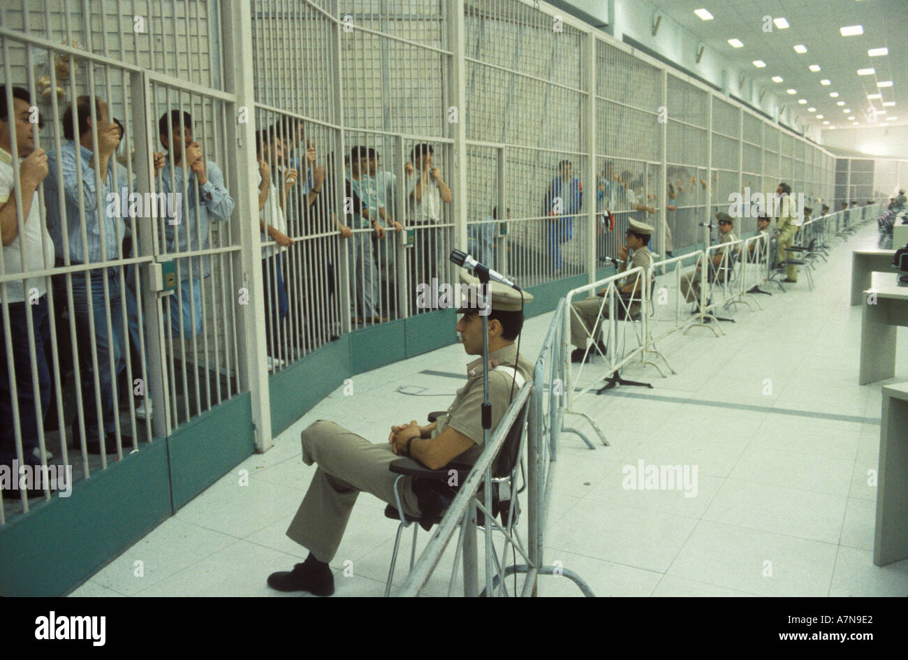 Camorra Mafia Napoli Italia. Arresti di droga Poggioreale carcere, anni