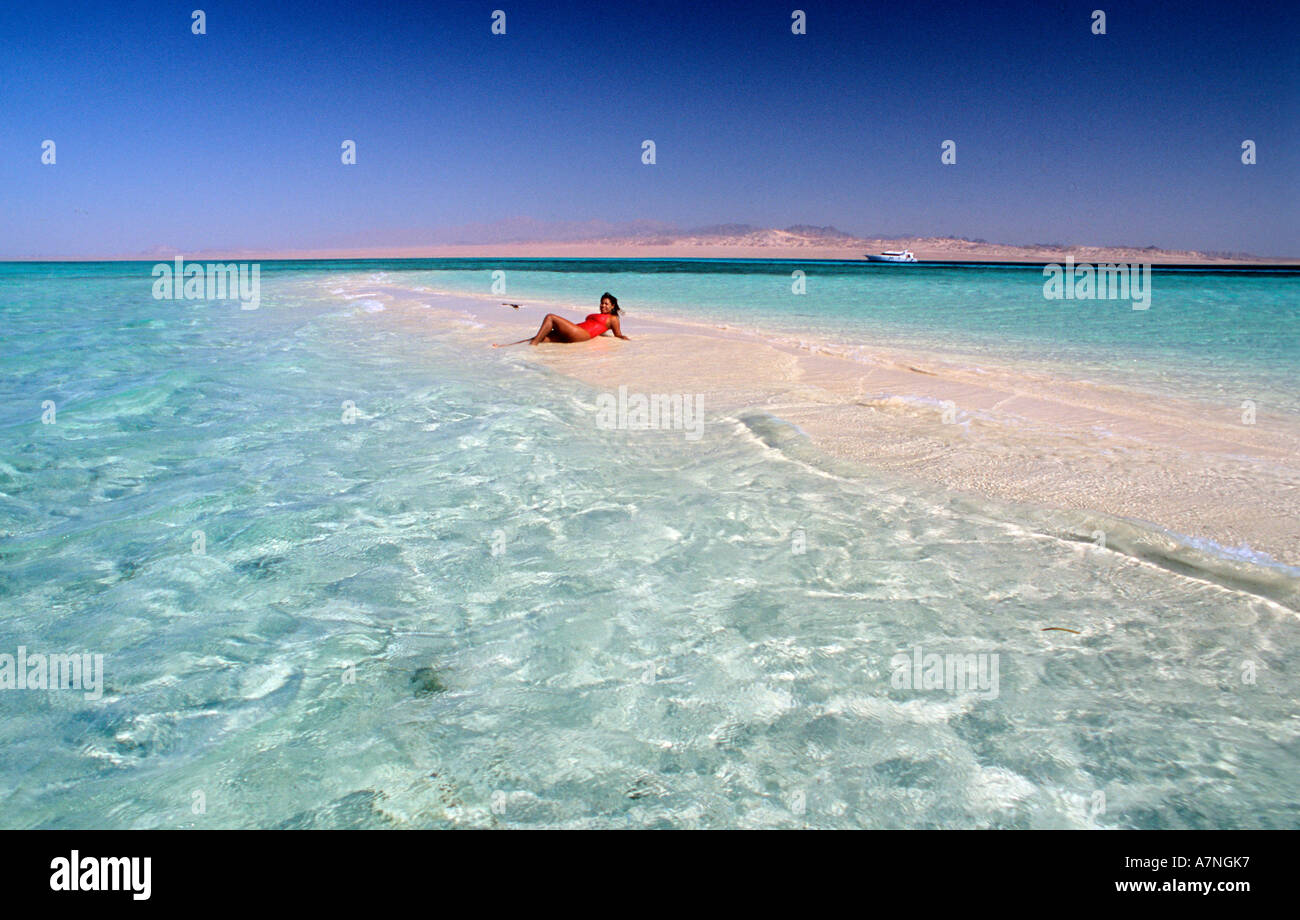 Egitto, Mar Rosso, spiaggia e isola nei pressi di Sharm el-Sheikh Foto Stock