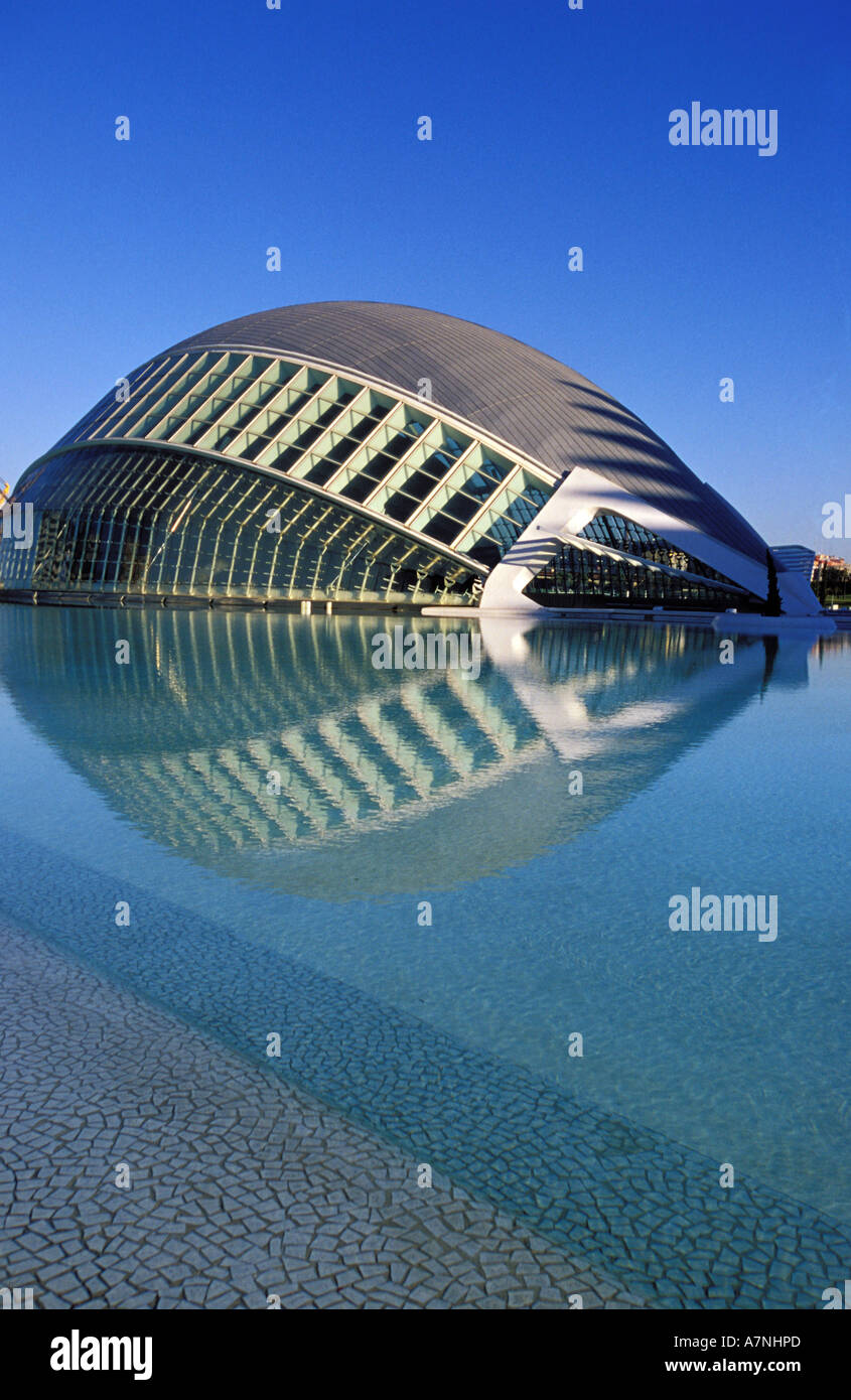 Spagna, Valencia, Città delle Arti e delle scienze dell'architetto Santiago Calatrava, Hemisferic Foto Stock
