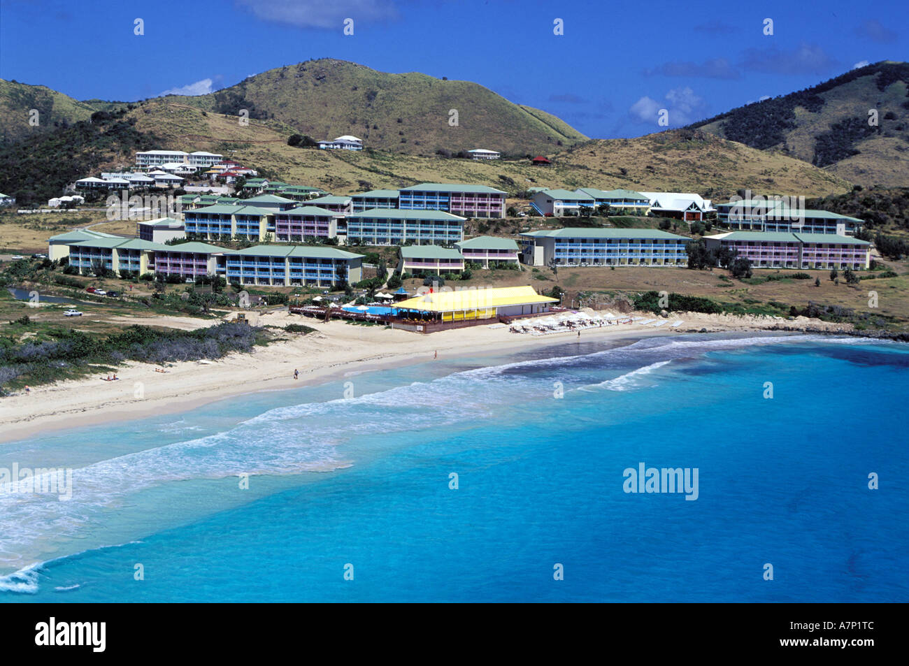 Francia, Guadalupa (Indie occidentali francesi), Saint Martin isola Mont Vernon resort sulla baia orientale (vista aerea) Foto Stock
