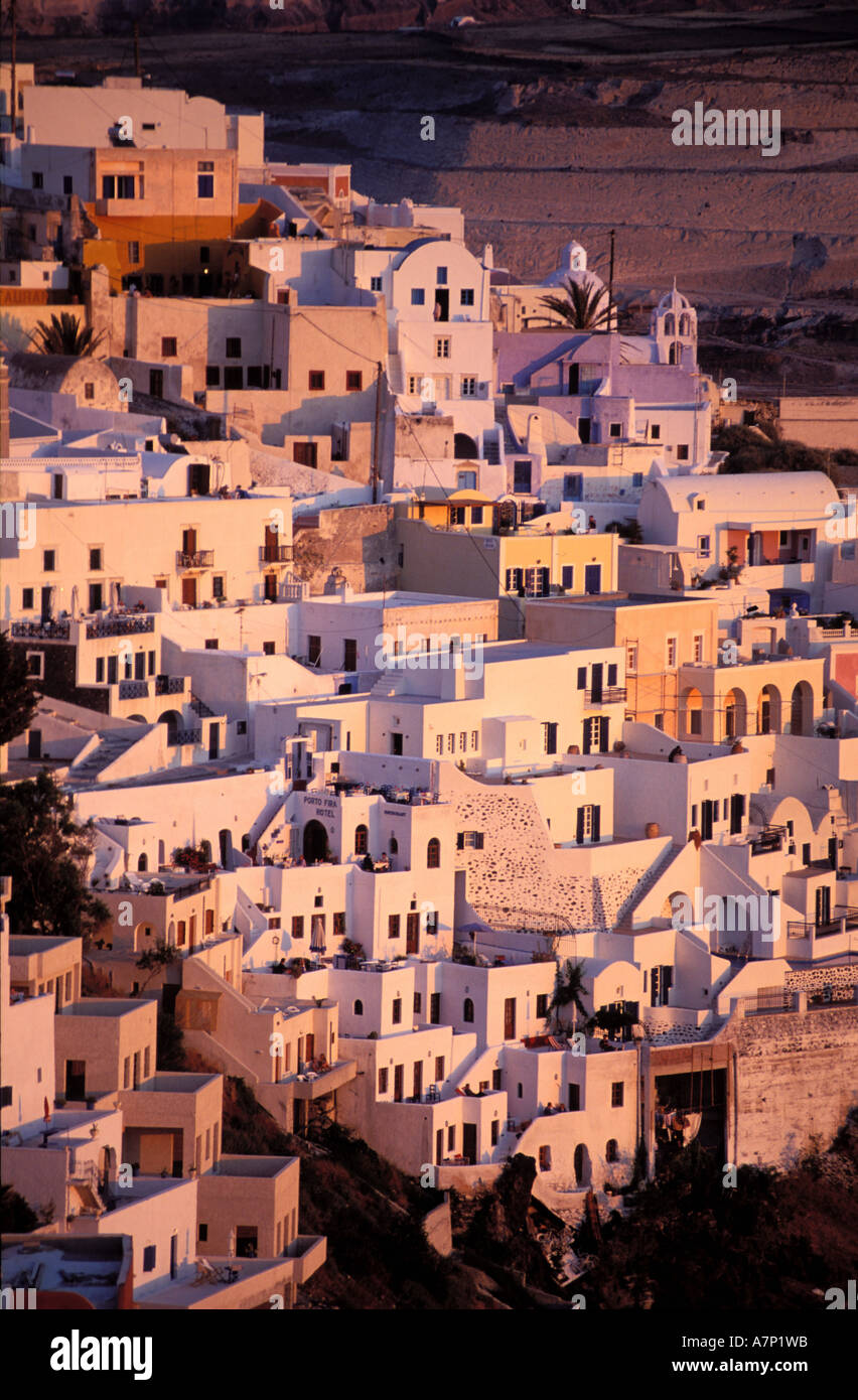 Grecia CICLADI, isola di Santorini, Thira village al tramonto Foto Stock