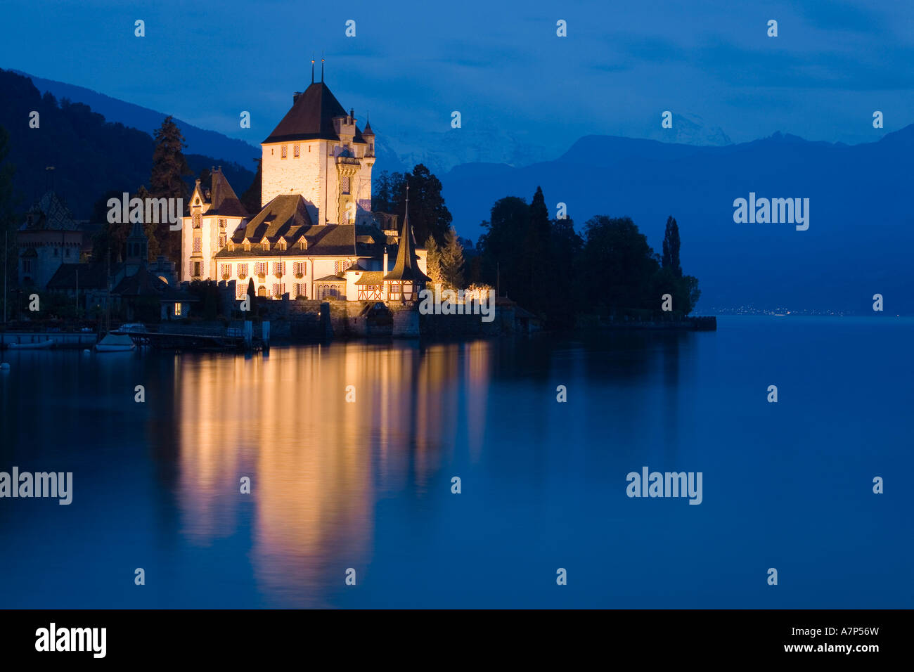 Il castello di Oberhofen, il lago di Thun, Berner Oberland, Svizzera Foto Stock
