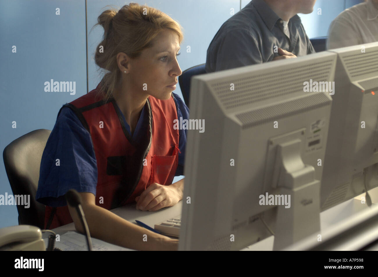 DEU Deutschland Westdeutsches Herzzentrum Essen Klinik fuer Kardiologie Ueberwachungsraum DEU Germania Essen Centro di cuore della Germania Ovest clinica per la supervisione cardiologica WICHTIG Fotos duerfen nicht fuer Werbung PR anderer Kliniken Krankenhaeuser eingesetzt werden Foto Stock