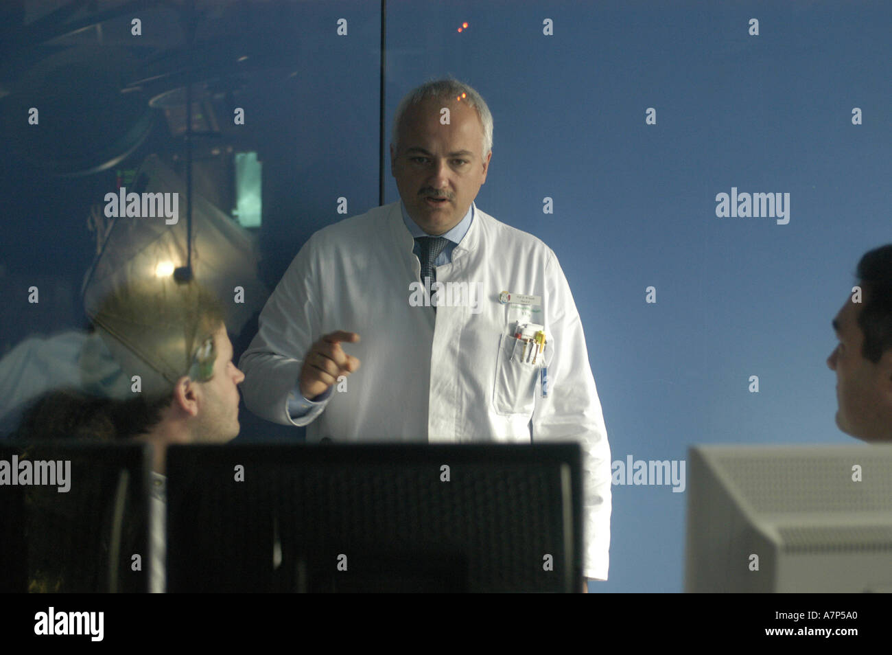 DEU Deutschland Westdeutsches Herzzentrum Essen Klinik fuer Kardiologie Hybridraum DEU Germania Essen Centro di cardiologia della Germania Ovest clinica per la cardiologia HYBRID room WICHTIG Fotos duerfen nicht fuer Werbung PR anderer Kliniken Krankenhaeuser eingesetzt werden Foto Stock