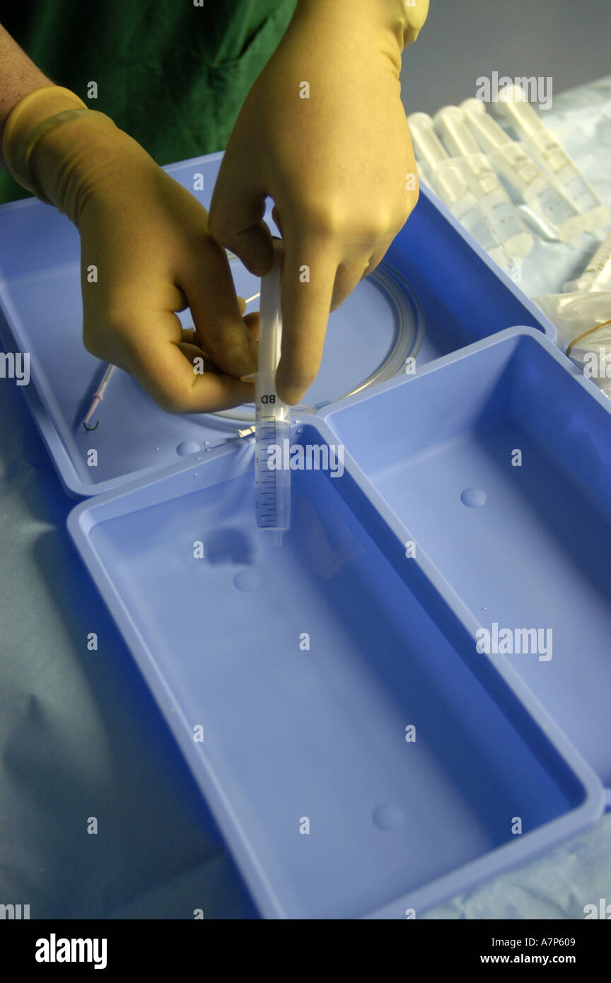 DEU Deutschland Westdeutsches Herzzentrum Essen Klinik fuer Kardiologie Hybridraum DEU Germania Essen Centro di cardiologia della Germania Ovest clinica per la cardiologia HYBRID room WICHTIG Fotos duerfen nicht fuer Werbung PR anderer Kliniken Krankenhaeuser eingesetzt werden Foto Stock