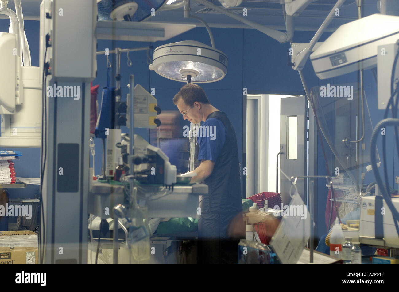 DEU Deutschland Westdeutsches Herzzentrum Essen Klinik fuer Kardiologie Hybridraum DEU Germania Essen Centro di cardiologia della Germania Ovest clinica per la cardiologia HYBRID room WICHTIG Fotos duerfen nicht fuer Werbung PR anderer Kliniken Krankenhaeuser eingesetzt werden Foto Stock