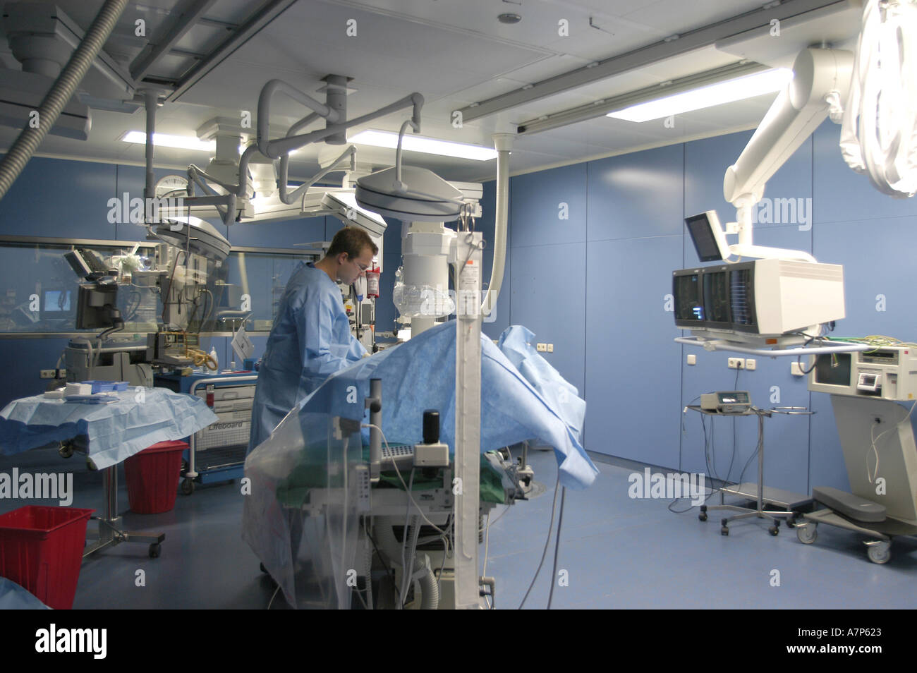 DEU Deutschland Westdeutsches Herzzentrum Essen Klinik fuer Kardiologie Hybridraum DEU Germania Essen Centro di cardiologia della Germania Ovest clinica per la cardiologia HYBRID room WICHTIG Fotos duerfen nicht fuer Werbung PR anderer Kliniken Krankenhaeuser eingesetzt werden Foto Stock
