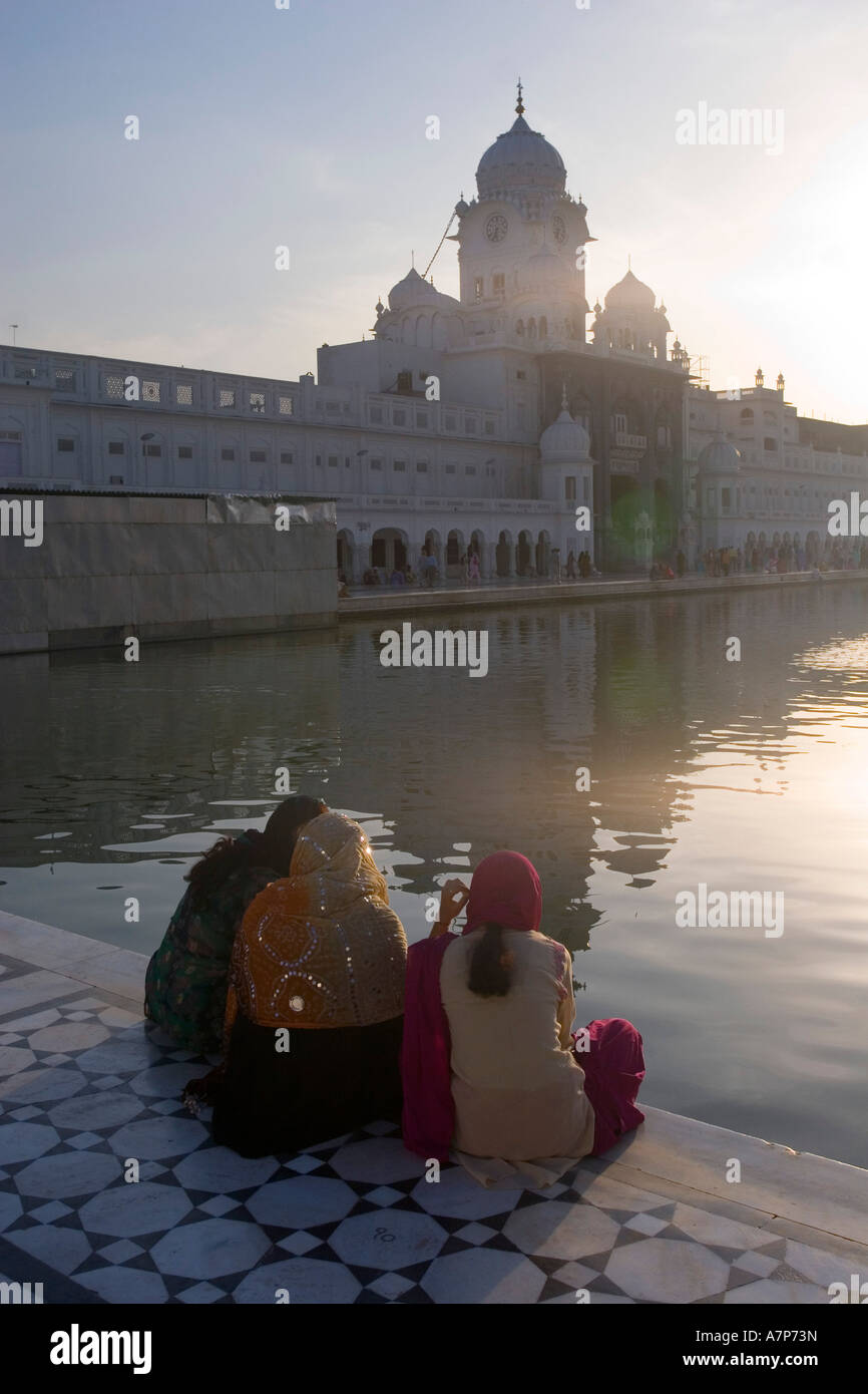 La religione sikh Tempio d'oro di Amritsar Punjab, India Foto Stock