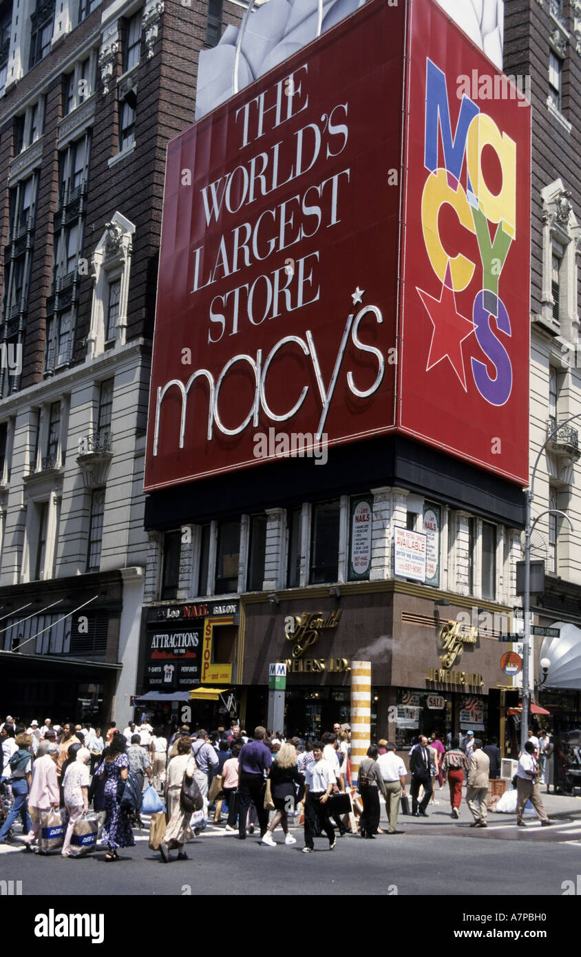 Stati Uniti, New York, Macy's shopping mall all'angolo della 14th Street e la 6th Avenue Foto Stock