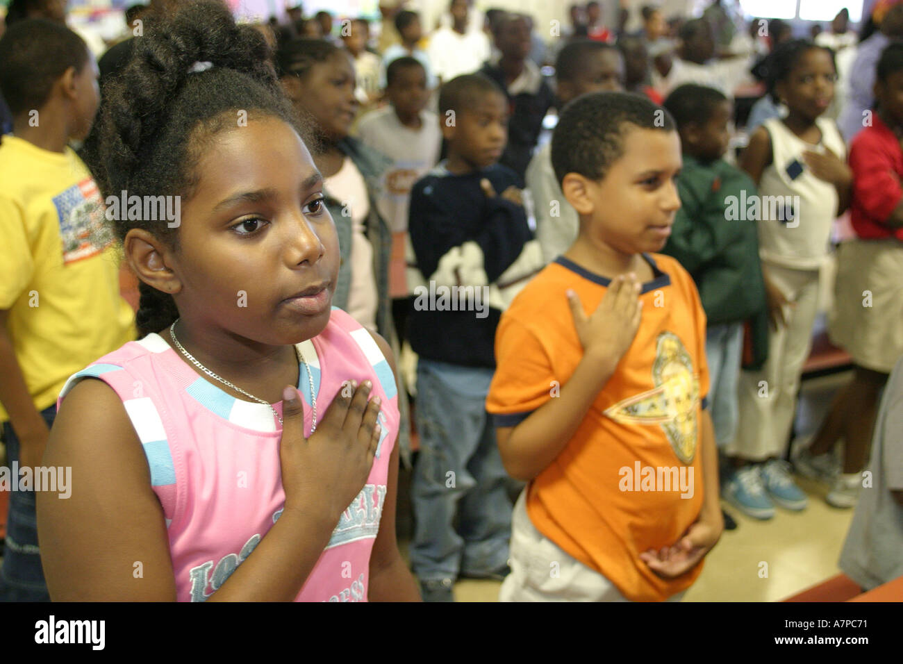 Miami Florida,Little Haiti,Edison Park Elementary School,campus,primaria,istruzione,campus,assemblea estiva,spettacoli,insegnanti studenti Foto Stock