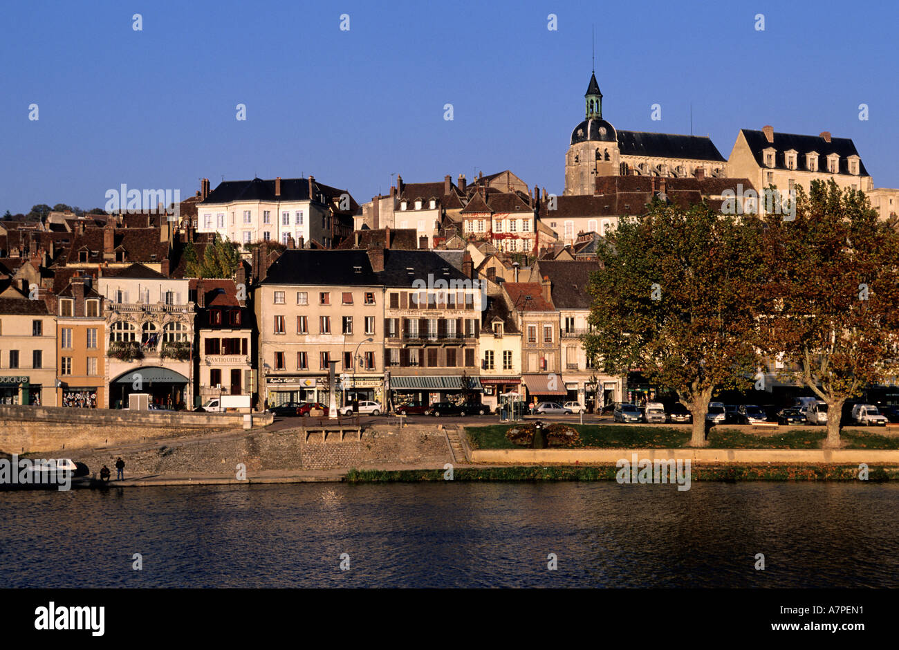 Francia, Yonne, Joigny città al bordo del fiume Yonne Foto Stock