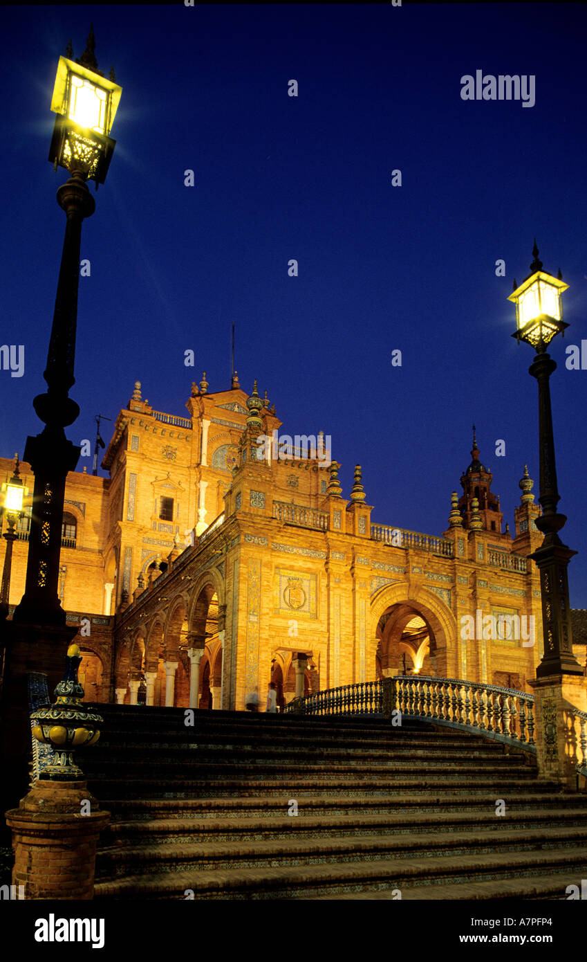 Spagna, Andalusia, Sevilla, Plaza de Espana (Piazza di Spagna) costruito per il 1929 Esposizione Universale Foto Stock