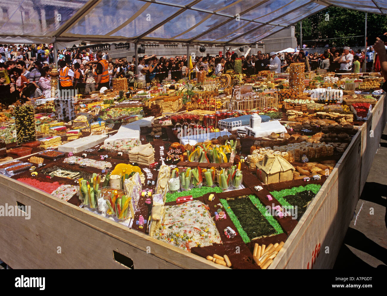 Mangiare a Londra display del cibo conformata come gli edifici del centro di Londra in aprile 2007 Foto Stock