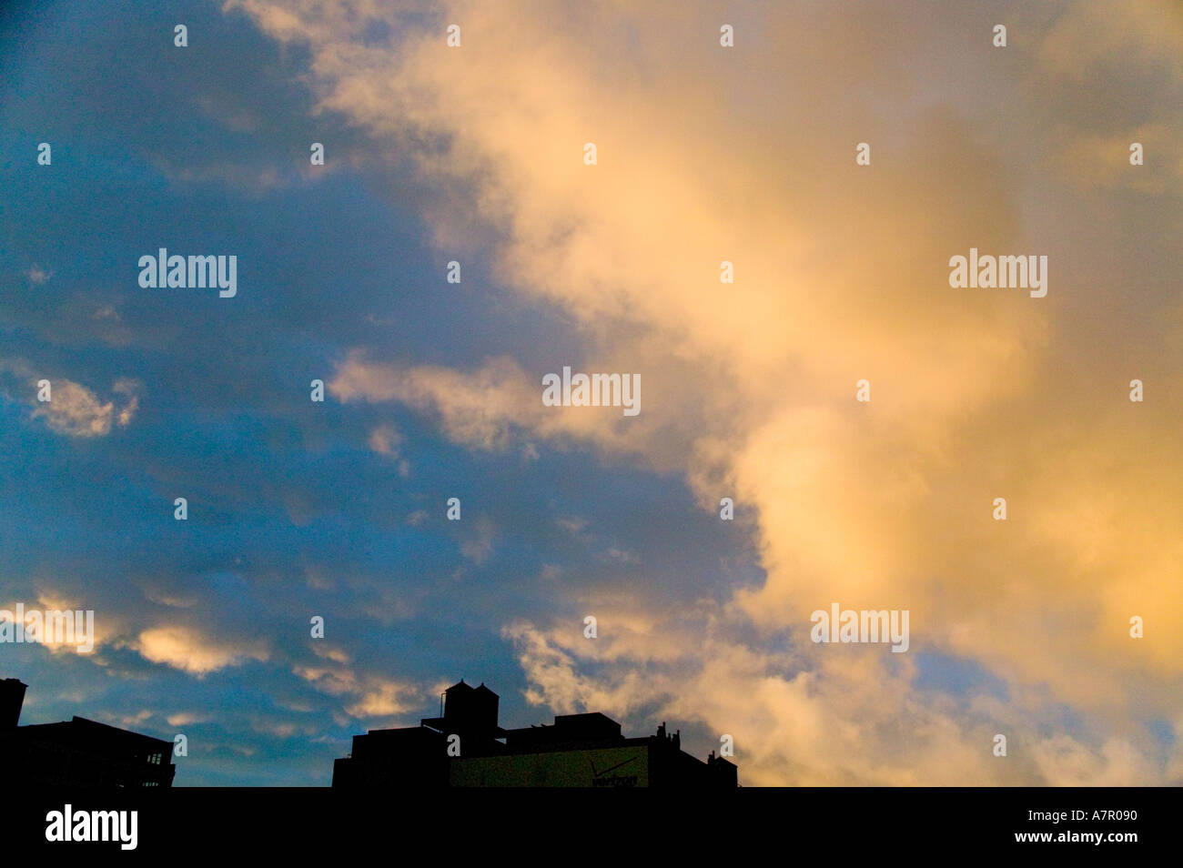 Tramonto e nuvole di New York Foto Stock
