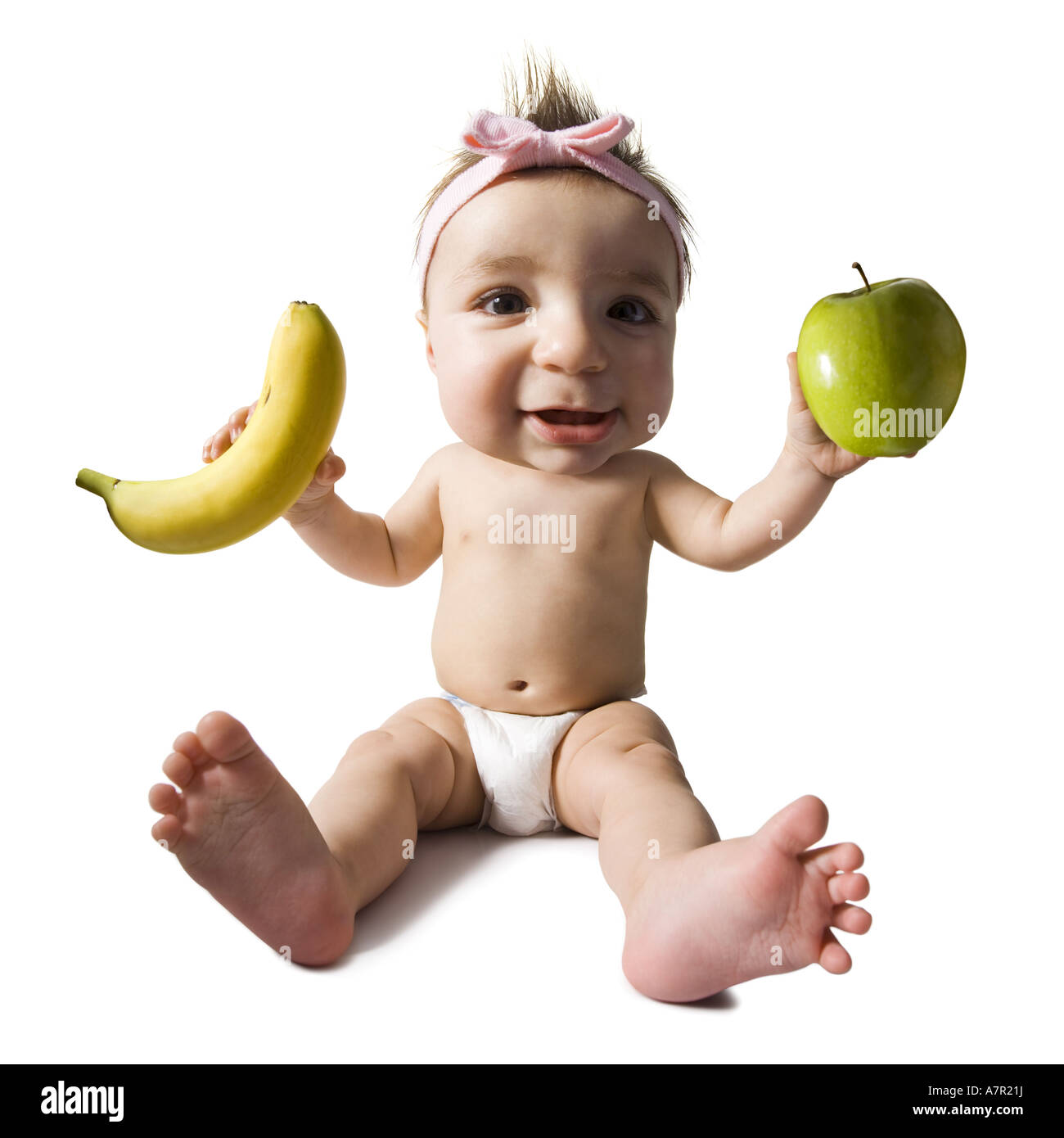 Bambina con mela verde e banana Foto Stock