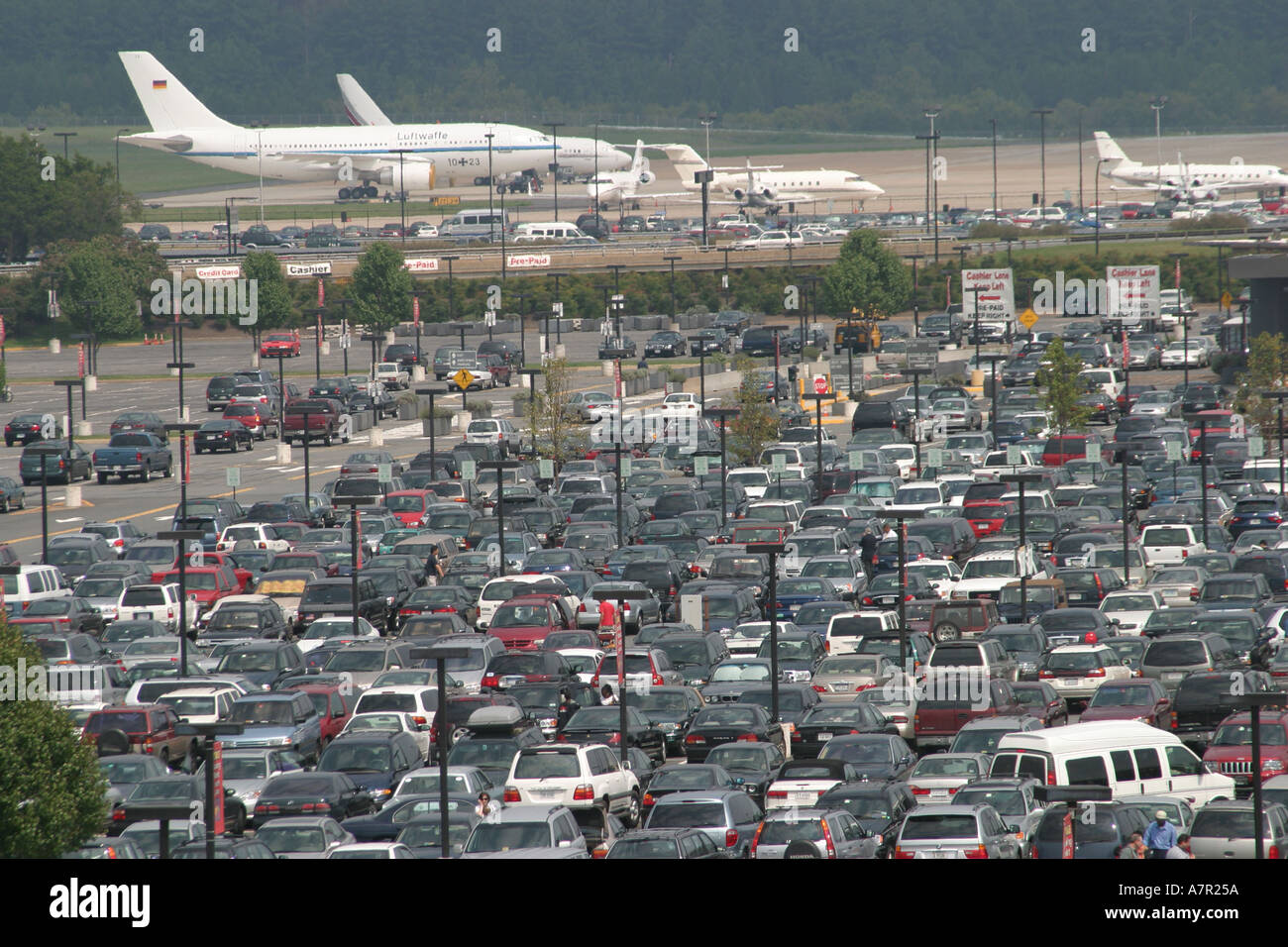 Virginia Washington Dulles Aeroporto volo commerciale, volo, compagnie aeree, parcheggio, parcheggio, parcheggio auto, aeroplani, VA0816040054 Foto Stock
