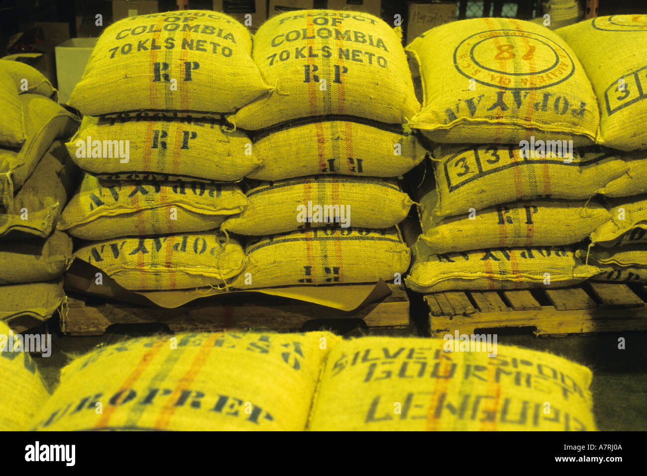 Sacchi di chicchi di caffè al momento della spedizione docks dopo essere stati importati negli Stati Uniti Foto Stock