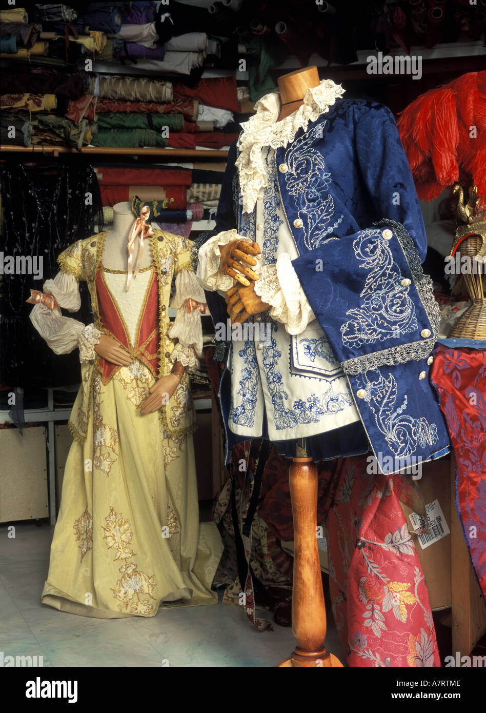 L'Italia, Veneto, Venezia, Teatro Costumista, Stefano Nicolao,  fabbricazione di costumi per il carnevale di Venezia Foto stock - Alamy