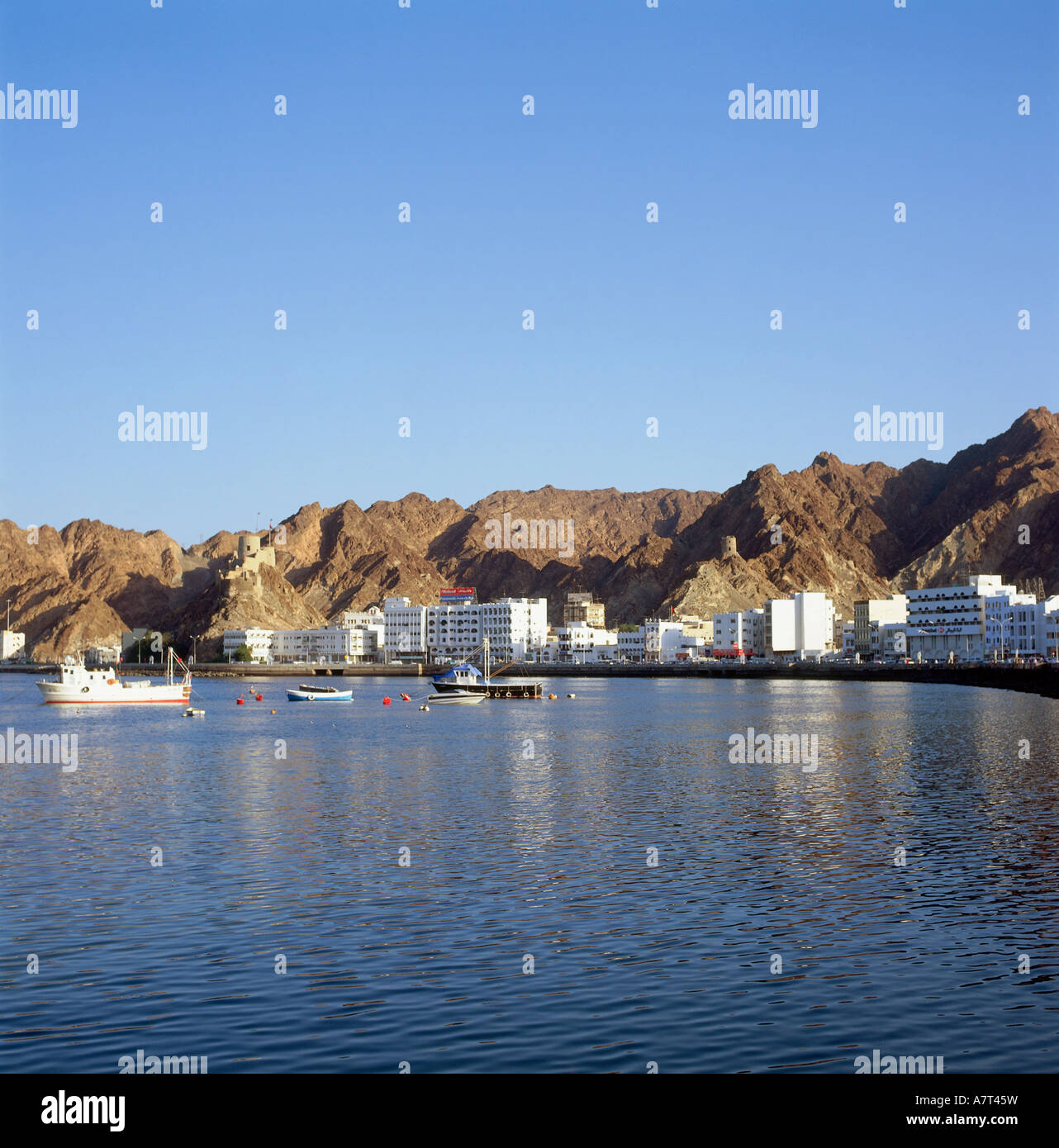 Edifici a waterfront, Mutrah, Muscat Oman Foto Stock