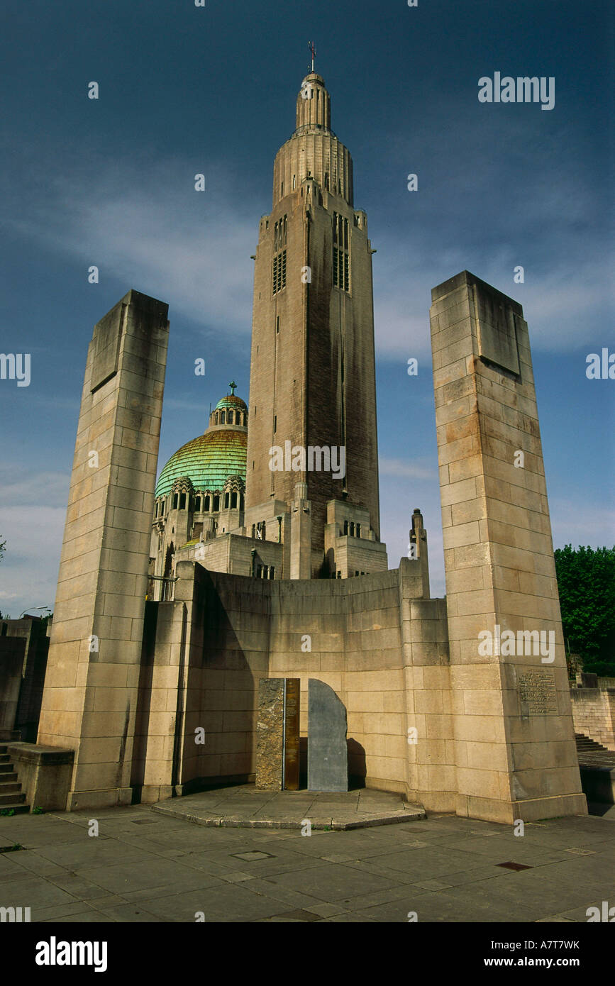 Basso angolo di visione della Chiesa, Belgio Foto Stock