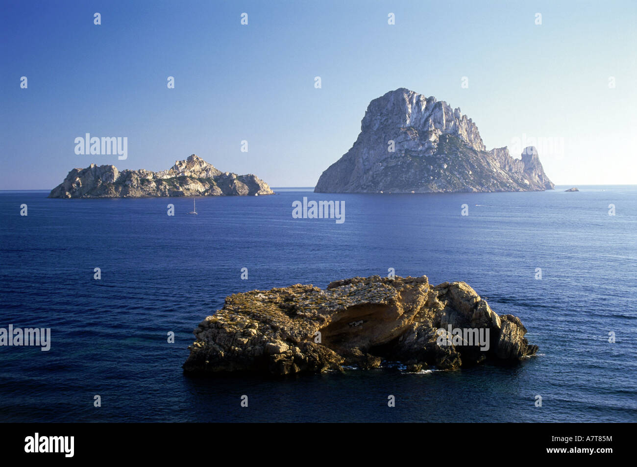 Formazione di roccia a costa, Es Vedra, isole Baleari, Spagna Foto Stock