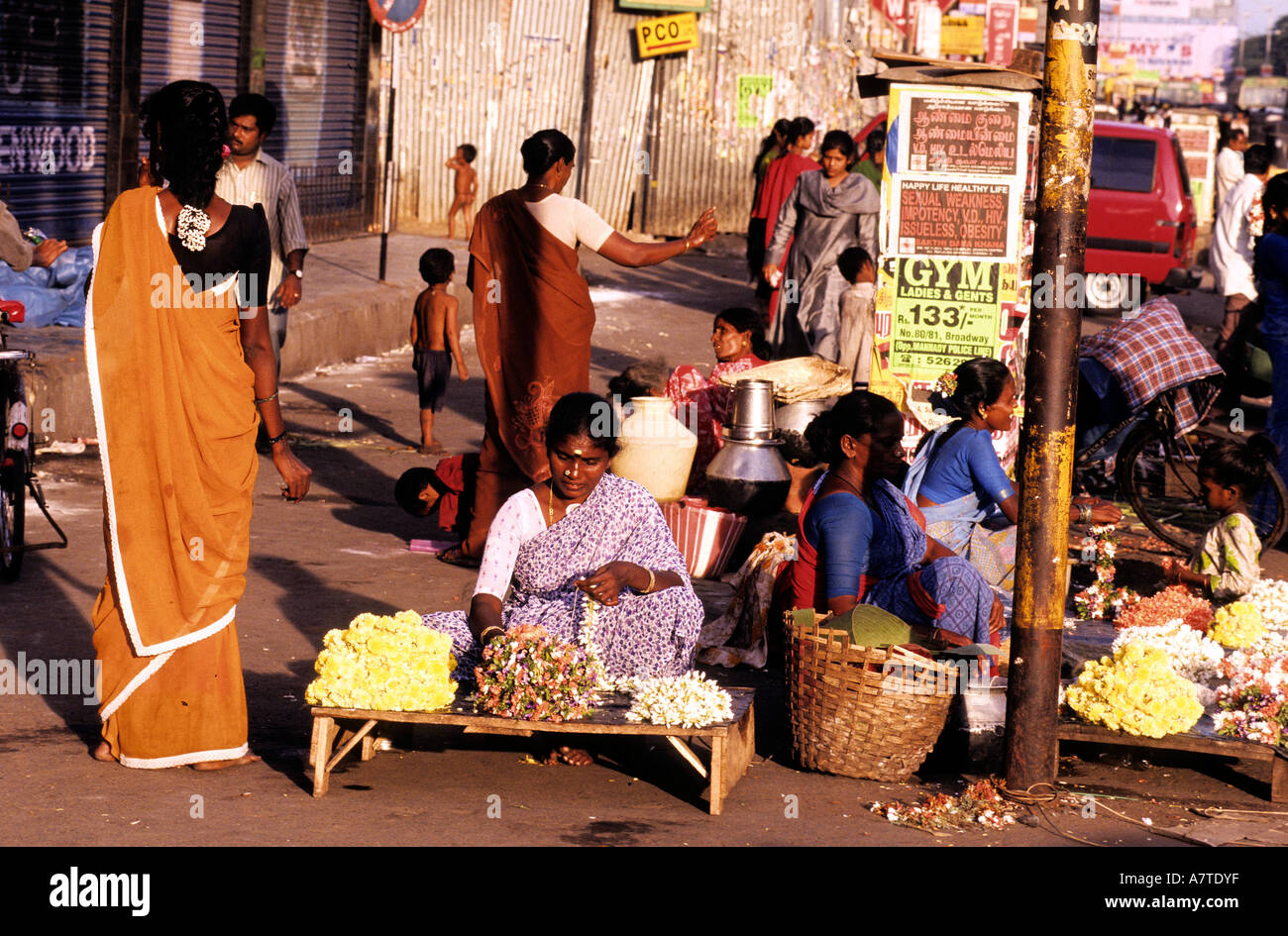 India, Tamil Nadu, Chennai (Madras), fiori commessa Foto Stock
