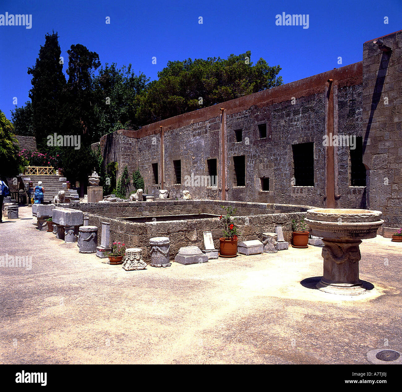 Cortile del Museo Preistorico Rodi isole Dodecanesi Grecia Foto Stock