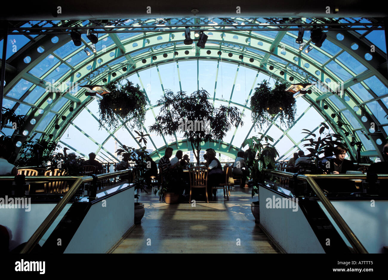 Germania, Berlino, distretto di Tiergaten, Breitscheidplatz, grandi magazzini Kadewe, ristorante panoramico Foto Stock