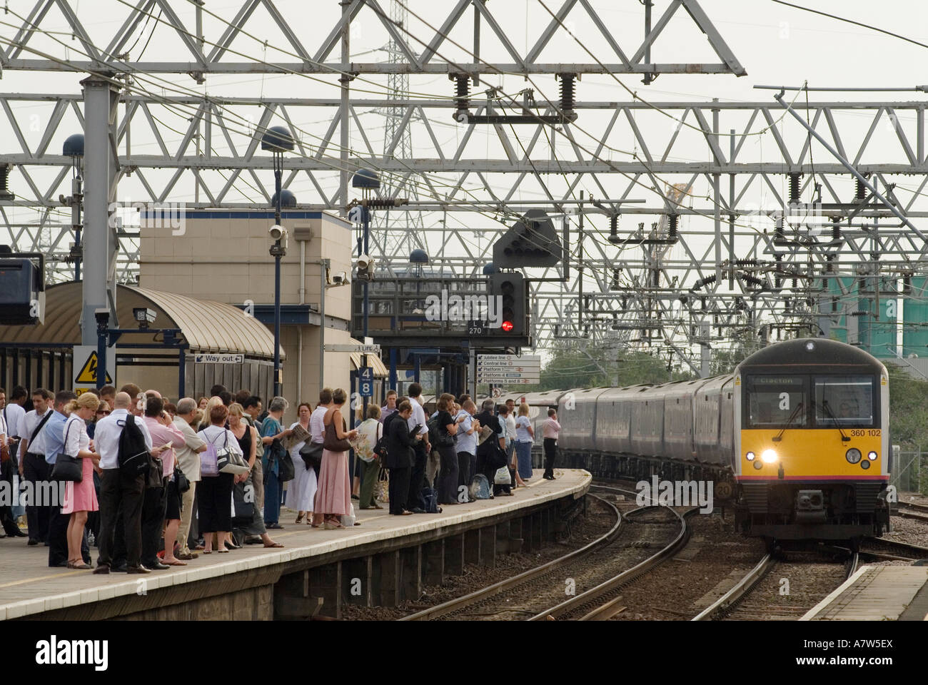 Stazione ferroviaria di Stratford East London Stratford Londra Inghilterra anni '2007 2000 UK HOMER SYKES Foto Stock