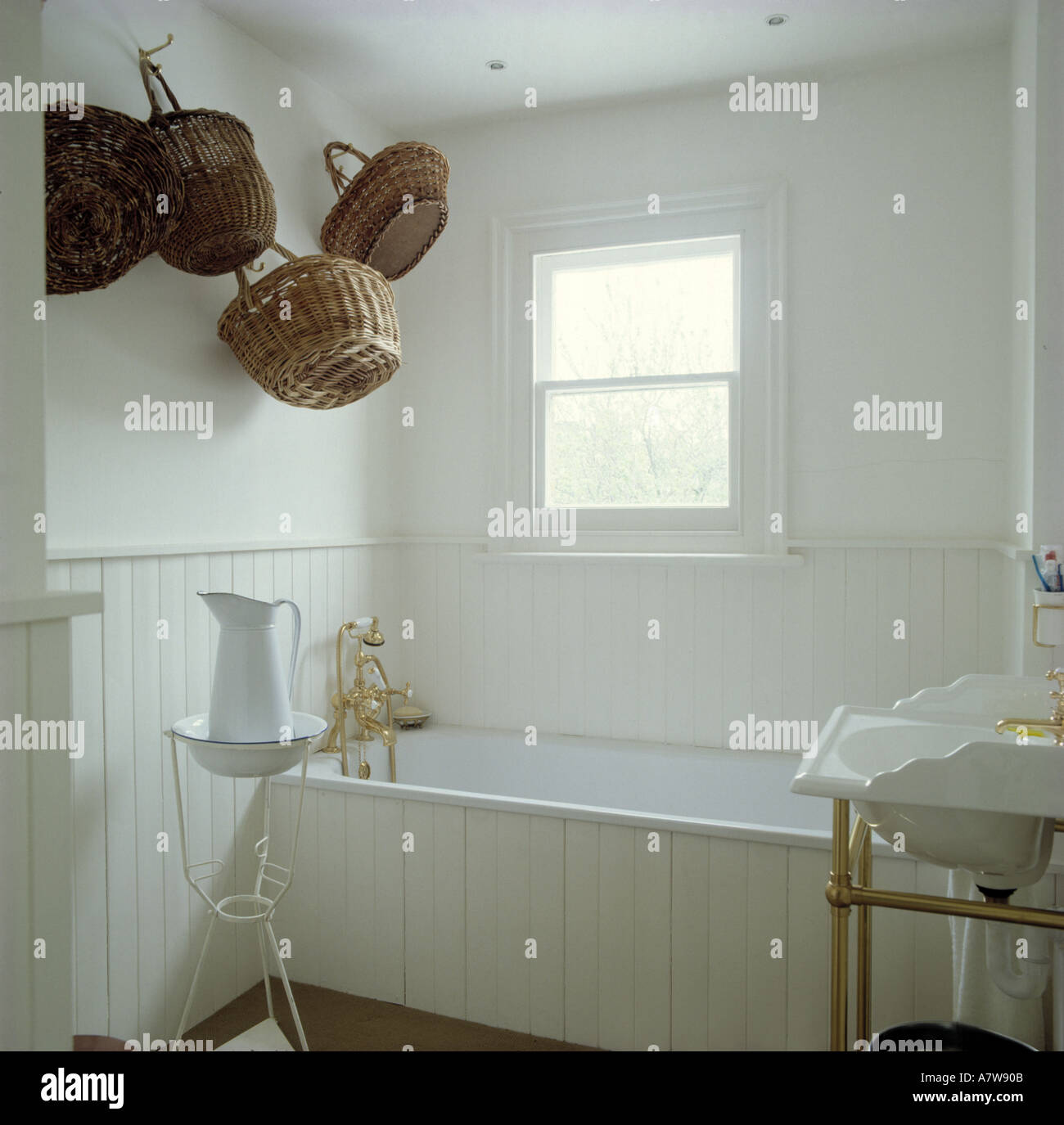 Bagno Boiserie. Elegant Boiserie C Bagni Classici Con Stile With ... Bagno Boiserie. Elegant Boiserie C Bagni Classici Con Stile With ...