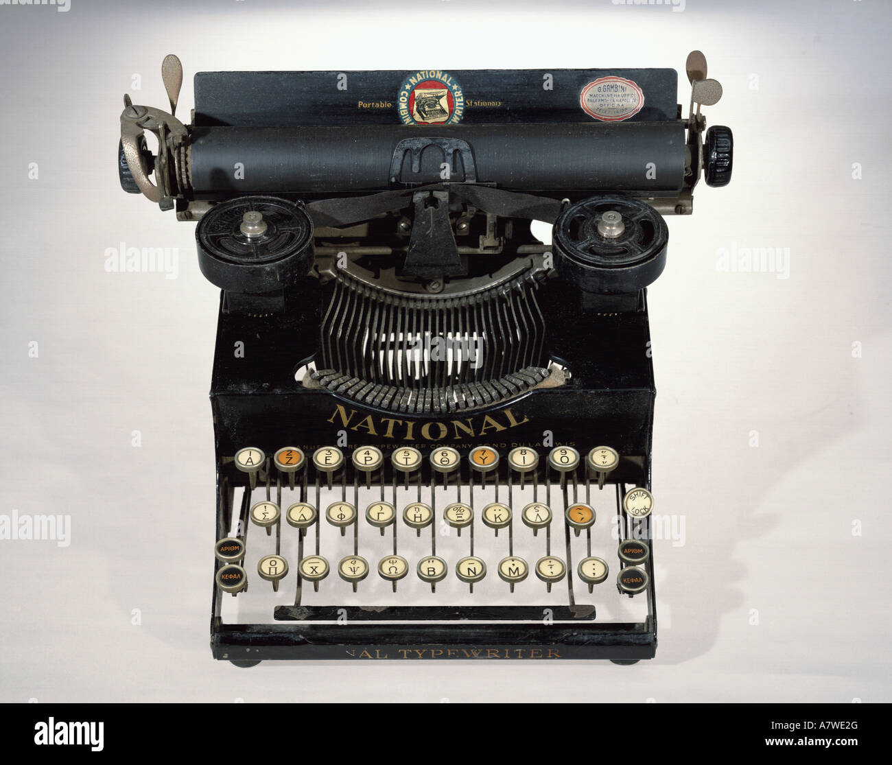 Ufficio, attrezzatura per ufficio, macchina da scrivere, macchina da scrivere meccanica 'National', con lettere greche, Rex Typewriter Company, Fond du Lac, Wisconsin, 1918, Die Neue Sammlung, Monaco di Baviera, , Foto Stock