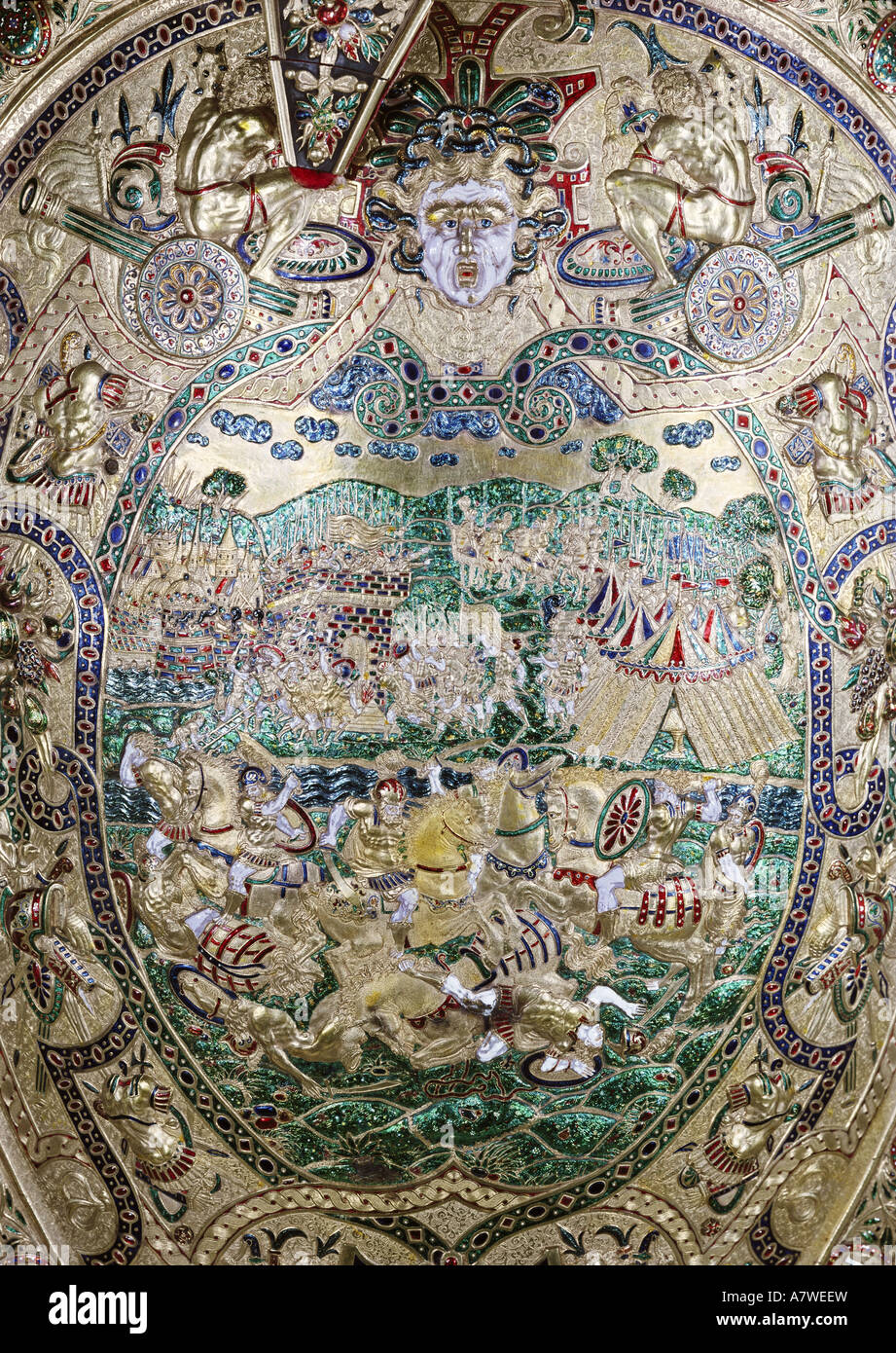 Belle arti, metallo, oro, la guida, la scena di battaglia, scudo cerimoniale del re Carlo IX di Francia, realizzata da Pierre Redon, Parigi, 1572, Louvre, Parigi, , artista del diritto d'autore non deve essere cancellata Foto Stock